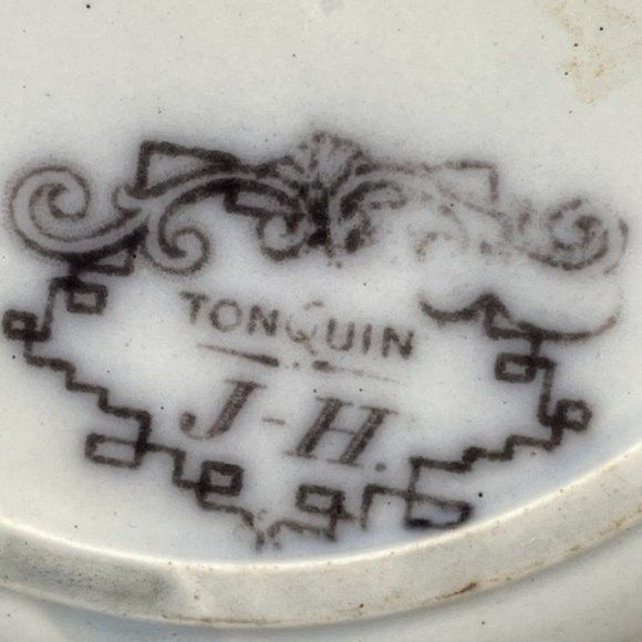 Antique J. Heath Tonquin Ceramic JH Black Boat Round Salad Plate 7" x 7" - Picture 5 of 8